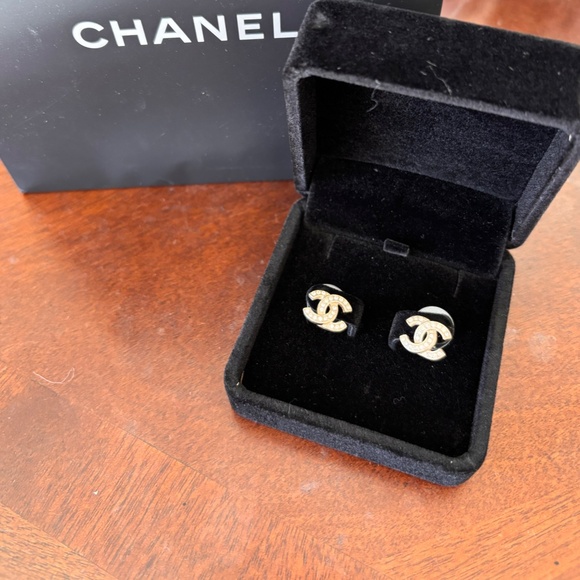 Chanel Classic CC earrings. - Picture 1 of 4
